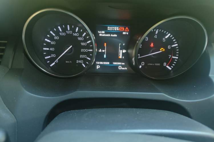 Used Land Rover Range Evoque 2012 2.0T 5-Door Ignite Edition Odometer Close Up