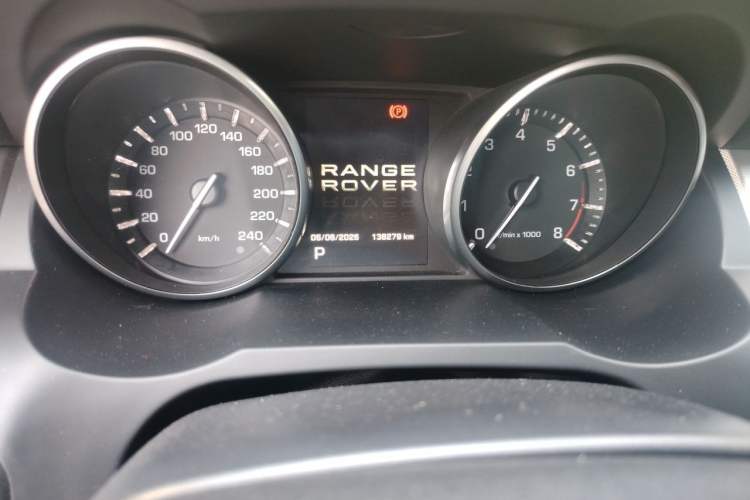 Used Land Rover Range Evoque 2012 2.0T 5-Door Ignite Edition Odometer Close Up