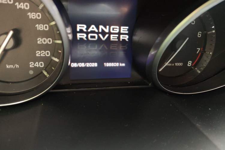 Used Land Rover Range Evoque 2012 2.0T 5-Door Ignite Edition Odometer Close Up