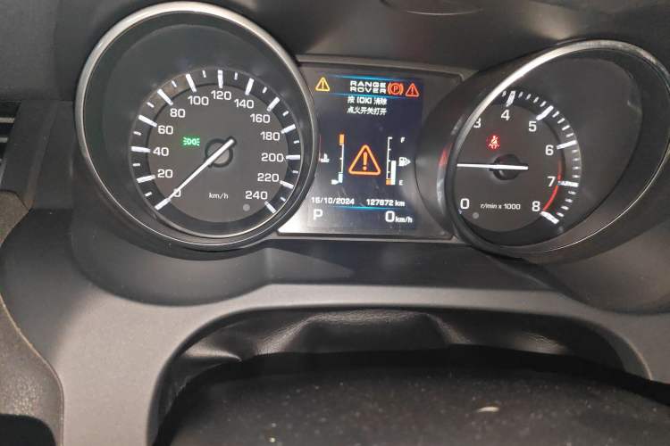 Used Land Rover Range Evoque 2012 2.0T 5-Door Ignite Edition Odometer Close Up