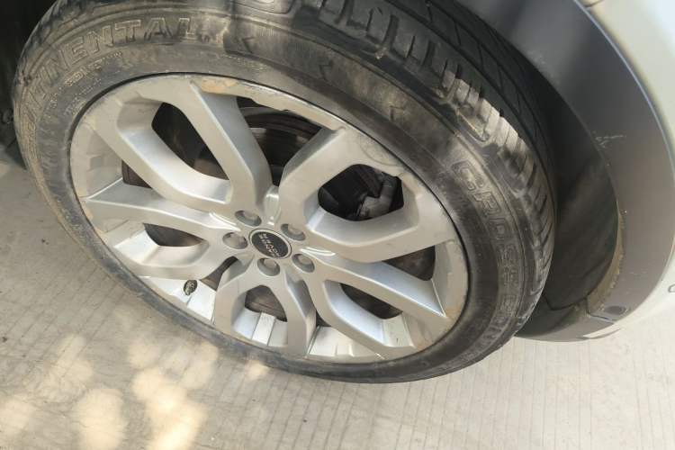 Used Land Rover Range Evoque 2012 2.0T 5-Door Ignite Edition Right Front Wheel Hub