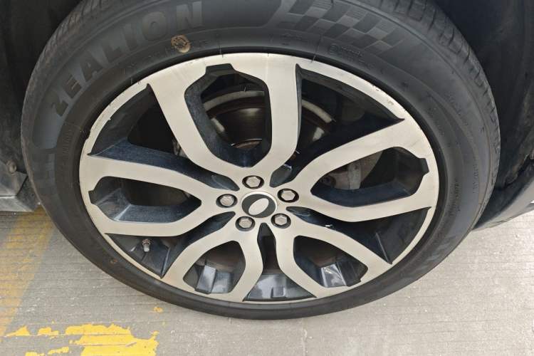 Used Land Rover Range Evoque 2012 2.0T 5-Door Ignite Edition Right Front Wheel Hub