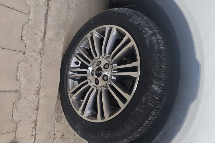 Used Land Rover Range Evoque 2012 2.0T 5-Door Ignite Edition Right Front Wheel Hub