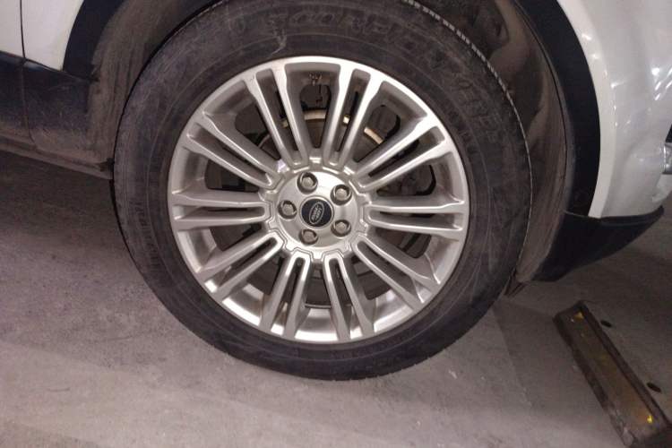 Used Land Rover Range Evoque 2012 2.0T 3-Door YAOZHI Edition Right Front Wheel Hub