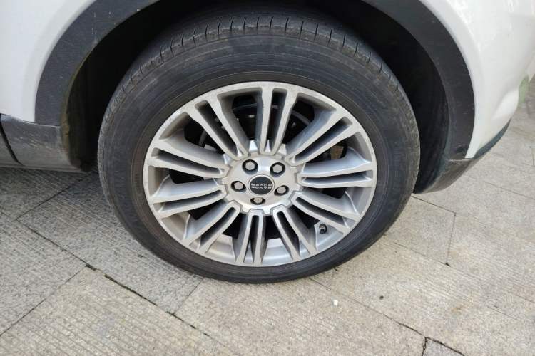 Used Land Rover Range Evoque 2012 2.0T 5-Door YAOZHI Version Right Front Wheel Hub