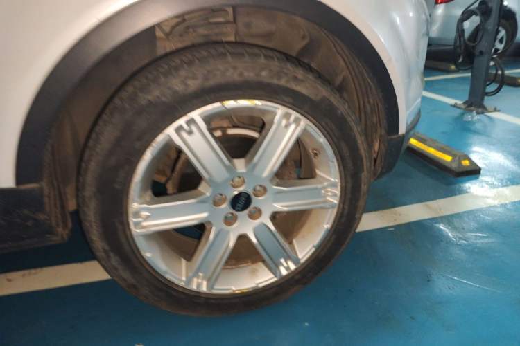 Used Land Rover Range Evoque 2012 2.0T 5-Door YAOZHI Version Right Front Wheel Hub
