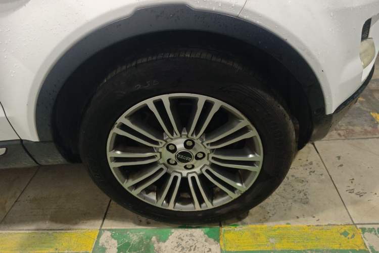 Used Land Rover Range Evoque 2012 2.0T 5-Door YAOZHI Version Right Front Wheel Hub