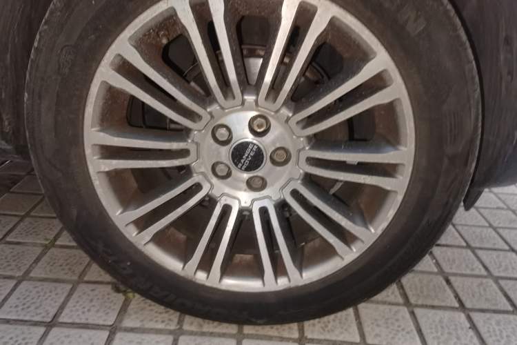 Used Land Rover Range Evoque 2012 2.0T 5-Door YAOZHI Version Right Front Wheel Hub