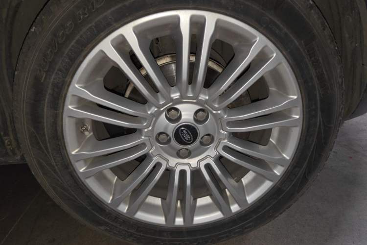 Used Land Rover Range Evoque 2012 2.0T 5-Door YAOZHI Version Right Front Wheel Hub