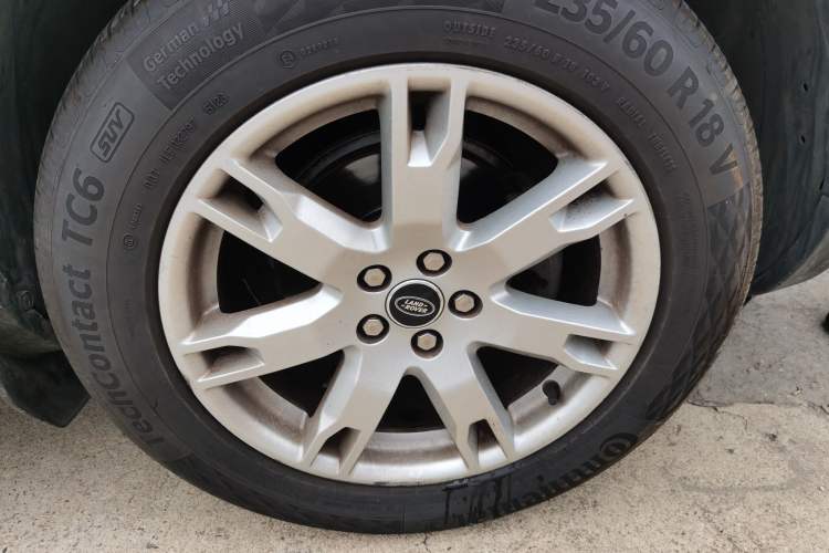 Used Land Rover Range Evoque 2012 2.0T 5-Door YAOZHI Version Right Front Wheel Hub