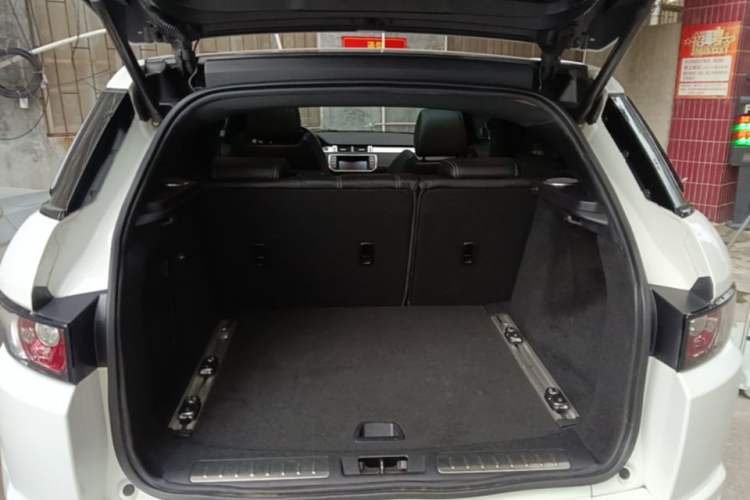 Used Land Rover Range Evoque 2012 2.0T 5-Door Ignite Edition Trunk