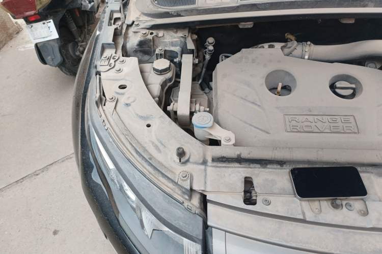 Used Land Rover Range Evoque 2013 2.0T 5-Door Yaozhen Edition Engine Bay Right