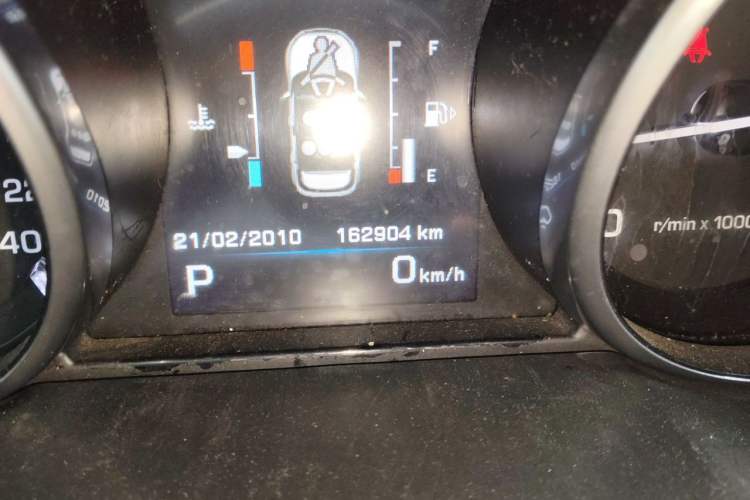 Used Land Rover Range Evoque 2013 2.2T 5-Door Diesel Edition Odometer Close Up