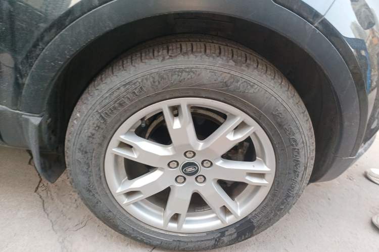 Used Land Rover Range Evoque 2013 2.0T 5-Door Yaozhen Edition Right Front Wheel Hub