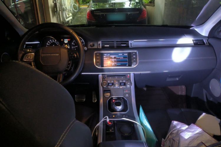 Used Land Rover Range Evoque 2013 2.0T 5-Door Ignite Edition Center Console