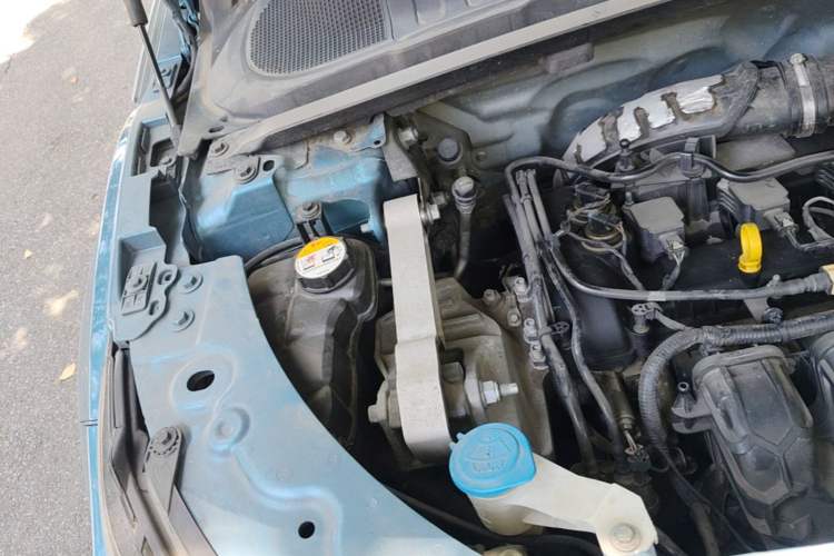 Used Land Rover Range Evoque 2013 2.0T 5-Door Yaozhen Edition Engine Bay Right