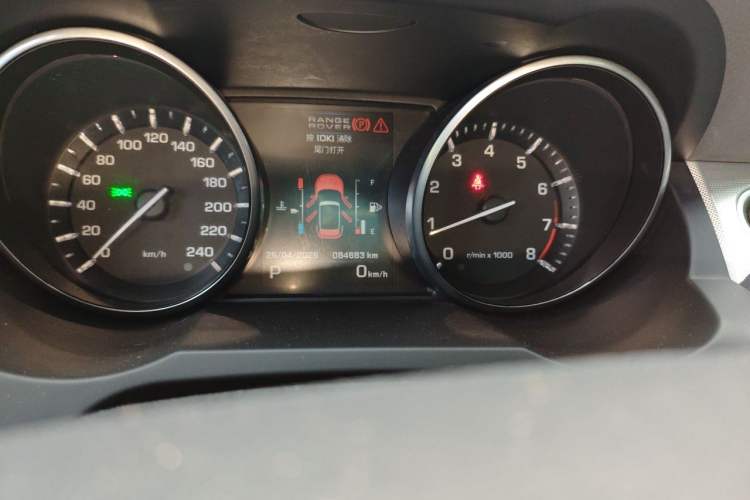 Used Land Rover Range Evoque 2013 2.0T 5-Door Ignite Edition Odometer Close Up