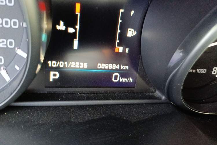 Used Land Rover Range Evoque 2013 2.0T 3-Door Electric Blue Limited Edition Odometer Close Up