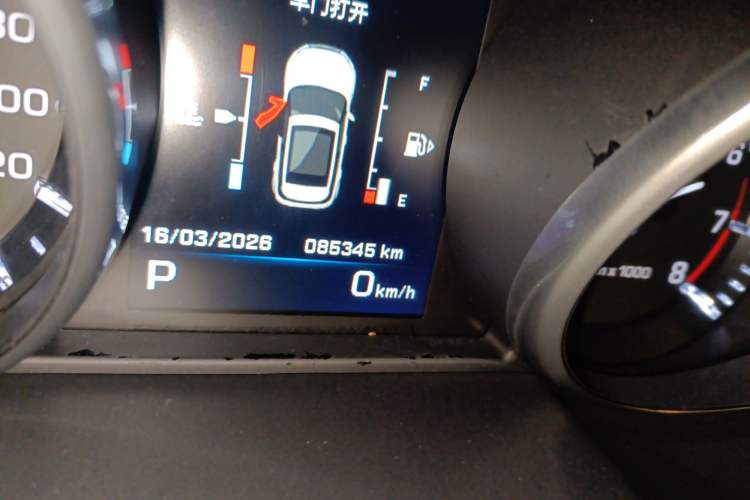 Used Land Rover Range Evoque 2013 2.0T 5-Door YAOZHI Edition Odometer Close Up