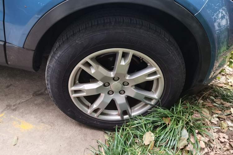 Used Land Rover Range Evoque 2013 2.0T 5-Door Yaozhen Edition Right Front Wheel Hub