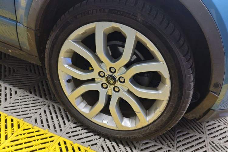 Used Land Rover Range Evoque 2013 2.0T 5-Door Ignite Edition Right Front Wheel Hub
