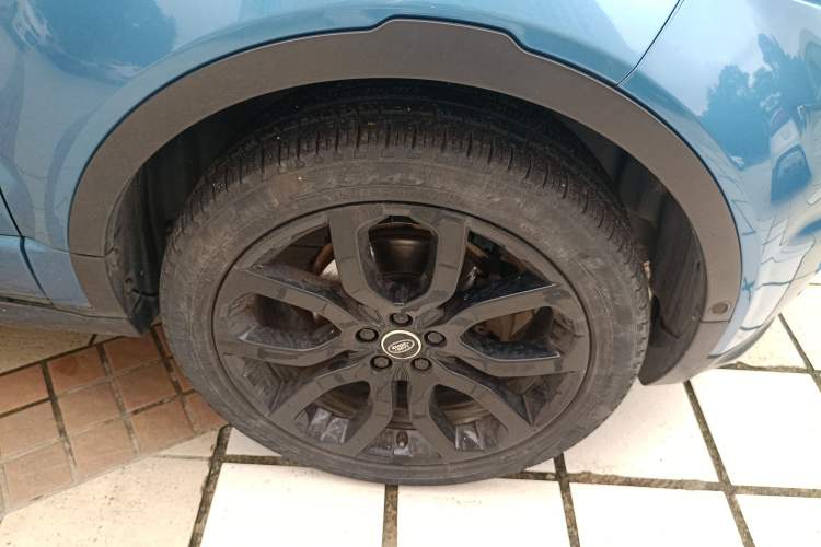 Used Land Rover Range Evoque 2013 2.0T 3-Door Electric Blue Limited Edition Right Front Wheel Hub