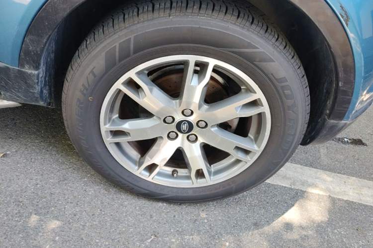 Used Land Rover Range Evoque 2013 2.0T 5-Door Yaozhen Edition Right Front Wheel Hub