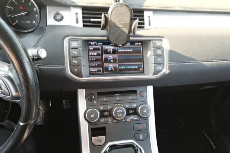 Used Land Rover Range Evoque 2013 2.0T 3-Door Ignite Edition Audio And AC Panel