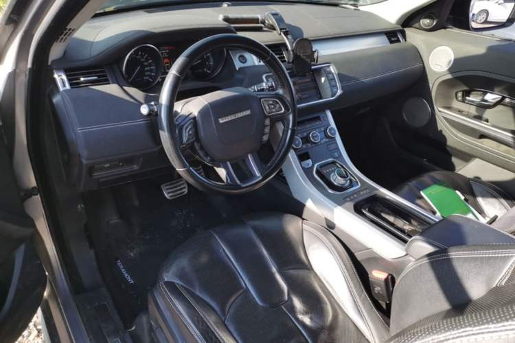 Used Land Rover Range Evoque 2013 2.0T 3-Door Ignite Edition Center Console