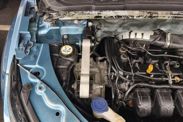 Used Land Rover Range Evoque 2013 2.0T 5-Door Ignite Edition Engine Bay Right