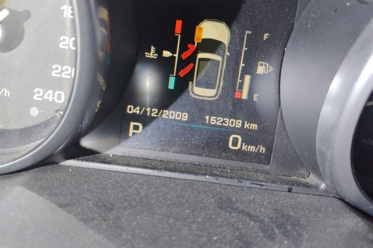 Used Land Rover Range Evoque 2013 2.0T 5-Door YAOZHI Edition Odometer Close Up