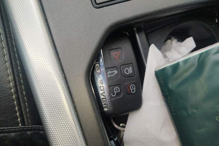 Used Land Rover Range Evoque 2013 2.2T 5-Door Diesel Edition Interior 1