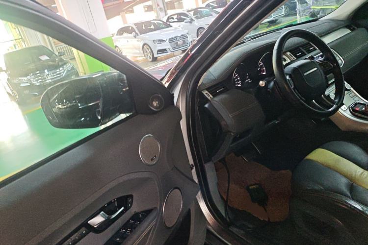 Used Land Rover Range Evoque 2013 2.0T 5-Door Ignite Edition Interior 3