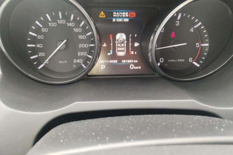 Used Land Rover Range Evoque 2013 2.2T 5-Door Diesel Edition Odometer Close Up