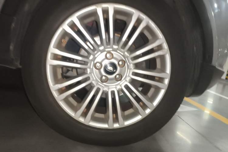 Used Land Rover Range Evoque 2013 2.0T 5-Door YAOZHI Edition Right Front Wheel Hub