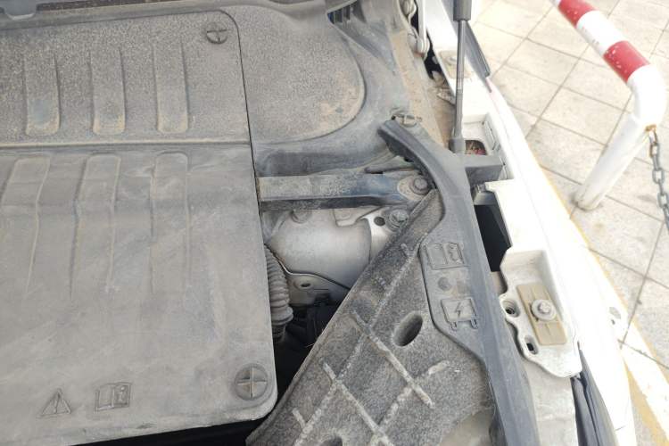 Used Land Rover Range Evoque 2013 2.0T 3-Door YAOZHI Edition Engine Bay Left