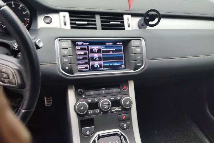 Used Land Rover Range Evoque 2013 2.0T 5-Door Ignite Edition Audio And AC Panel