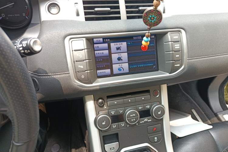Used Land Rover Range Evoque 2013 2.0T 5-Door Ignite Edition Audio And AC Panel
