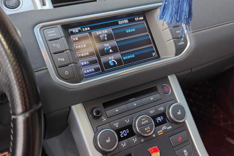 Used Land Rover Range Evoque 2013 2.0T 5-Door Ignite Edition Audio And AC Panel