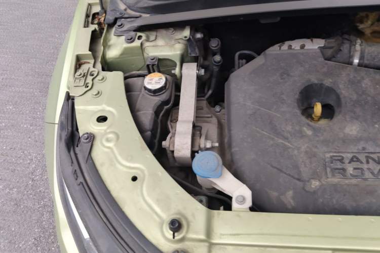 Used Land Rover Range Evoque 2013 2.0T 5-Door Ignite Edition Engine Bay Right