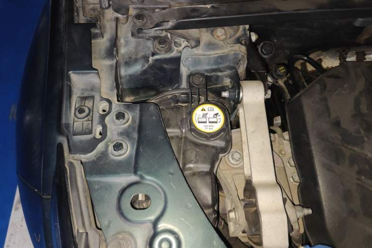 Used Land Rover Range Evoque 2013 2.0T 5-Door Ignite Edition Engine Bay Right