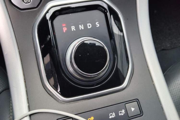 Used Land Rover Range Evoque 2013 2.0T 5-Door Ignite Edition Gear Lever
