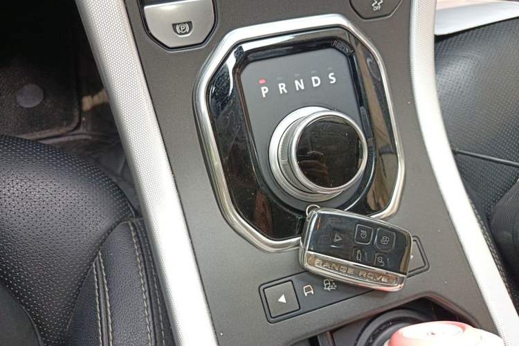 Used Land Rover Range Evoque 2013 2.0T 5-Door Ignite Edition Gear Lever