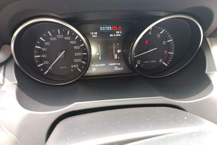Used Land Rover Range Evoque 2013 2.0T 5-Door Ignite Edition Odometer Close Up