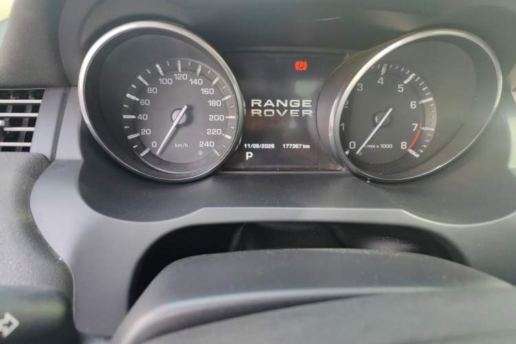 Used Land Rover Range Evoque 2013 2.0T 5-Door Yaozhen Edition Odometer Close Up