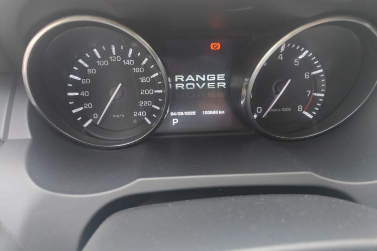 Used Land Rover Range Evoque 2013 2.0T 5-Door Ignite Edition Odometer Close Up