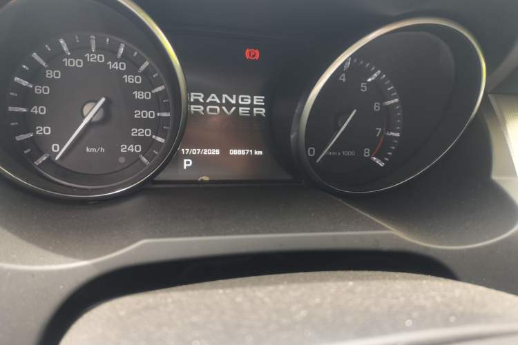 Used Land Rover Range Evoque 2013 2.0T 3-Door Ignite Edition Odometer Close Up