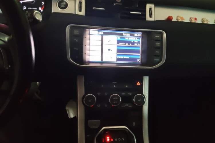 Used Land Rover Range Evoque 2013 2.0T 5-Door Ignite Edition Audio And AC Panel