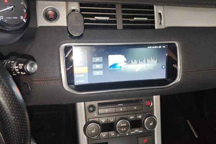Used Land Rover Range Evoque 2013 2.0T 5-Door Ignite Edition Audio And AC Panel