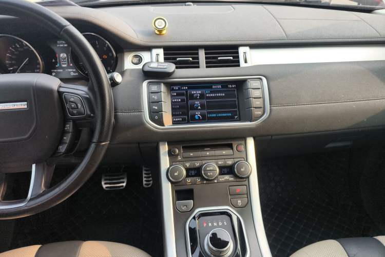 Used Land Rover Range Evoque 2013 2.0T 5-Door Ignite Edition Audio And AC Panel
